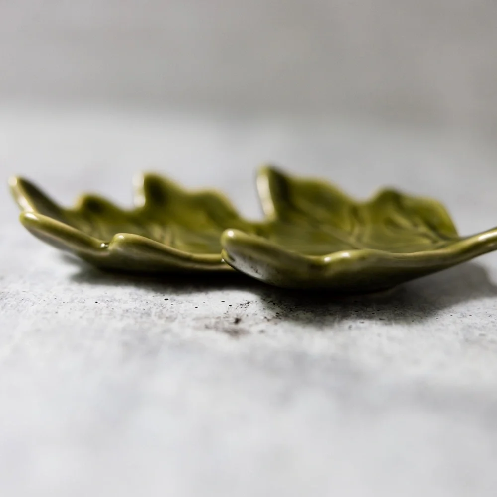 Sur la Table green ceramic pottery oak leaf trinket appetizer soap dish 6